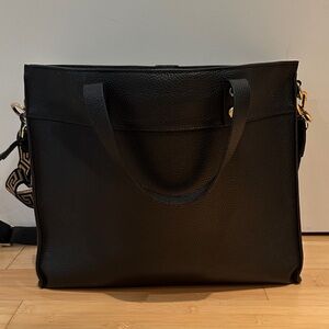 Mark & Graham Black ESSENTIAL LEATHER TOTE